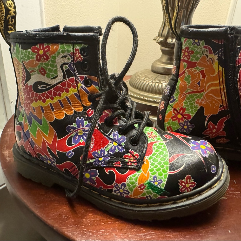 Dr. Martens Kids Boots - Multicolor Dragon Design